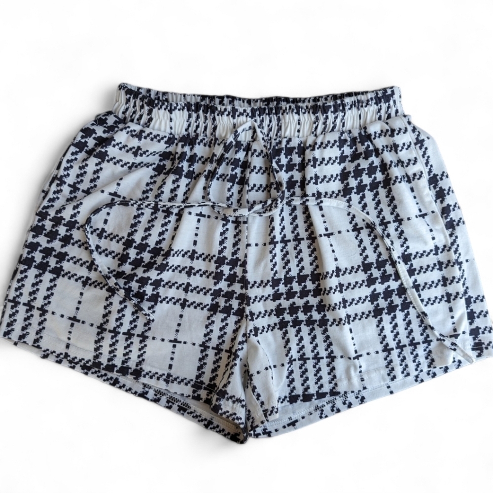 Black and White Elastic Waist Women's Shorts